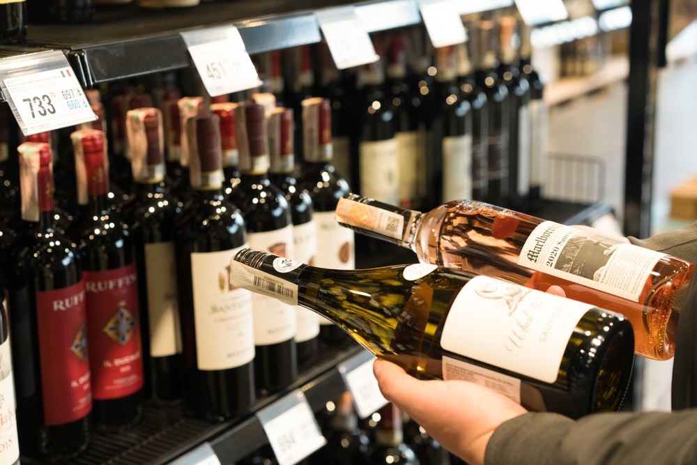 Label counterfeiting on wine bottles